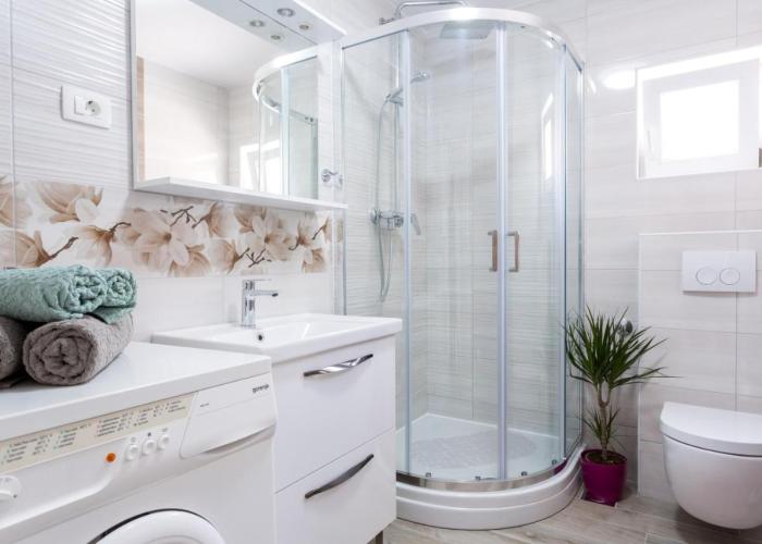 Apartments Lidija - sea view apartment with exclusive right of using hot tub or split level apartment with exclusive right of using pool