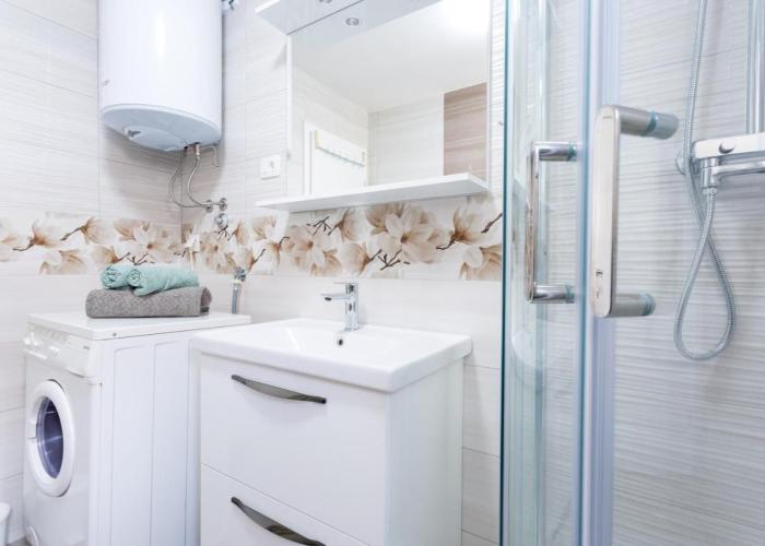 Apartments Lidija - sea view apartment with exclusive right of using hot tub or split level apartment with exclusive right of using pool