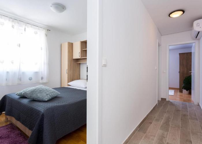 Apartments Lidija - sea view apartment with exclusive right of using hot tub or split level apartment with exclusive right of using pool