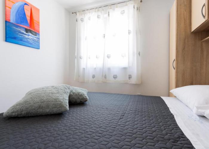 Apartments Lidija - sea view apartment with exclusive right of using hot tub or split level apartment with exclusive right of using pool