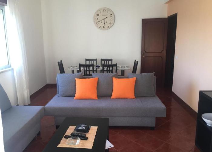 Spacious Central 2 Bedroom Apartment