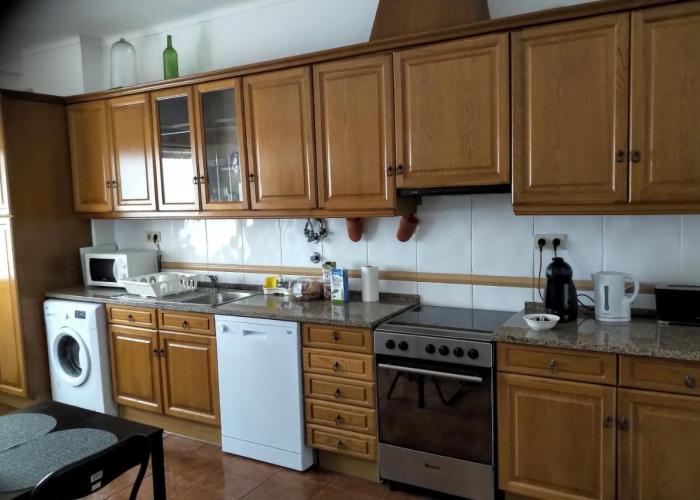 Spacious Central 2 Bedroom Apartment