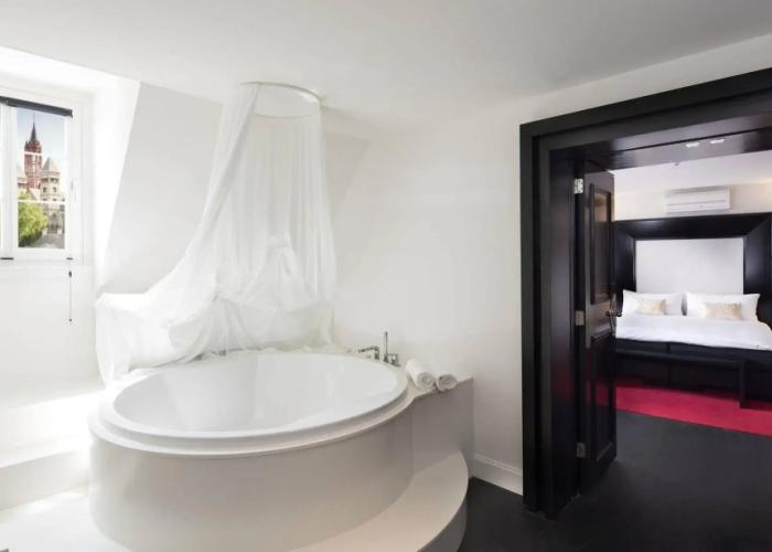 Le Theatre Hotel
