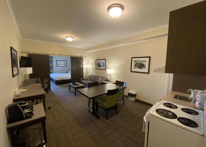 Crossroads Inn & Suites