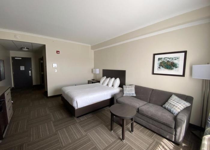 Crossroads Inn & Suites