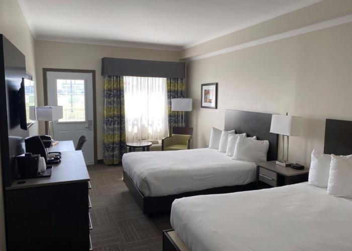 Crossroads Inn & Suites