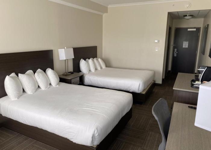 Crossroads Inn & Suites