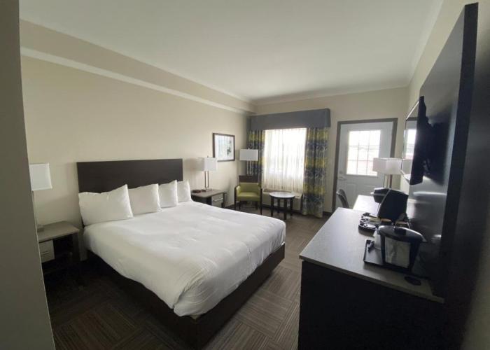 Crossroads Inn & Suites