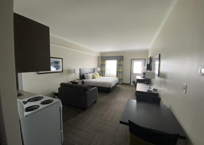 Crossroads Inn & Suites