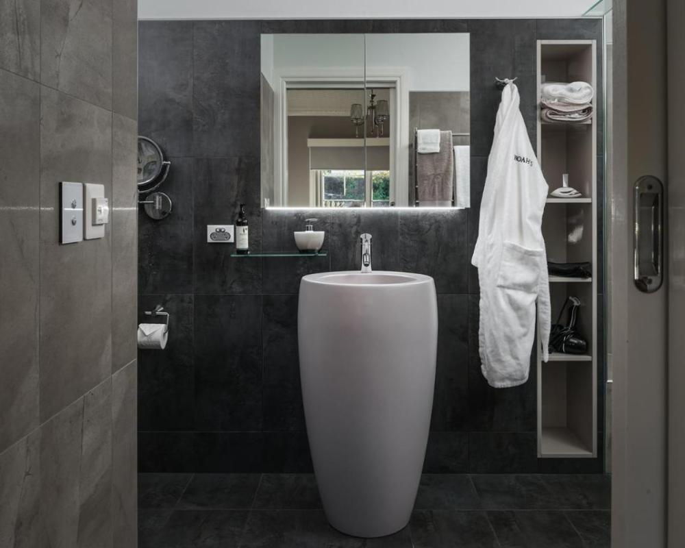 Noah's Stanley Luxury Bed and Breakfast