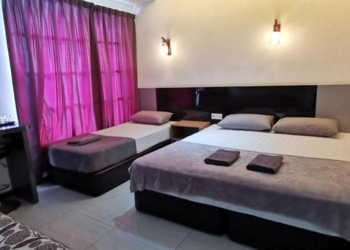 Dolphin Hotel