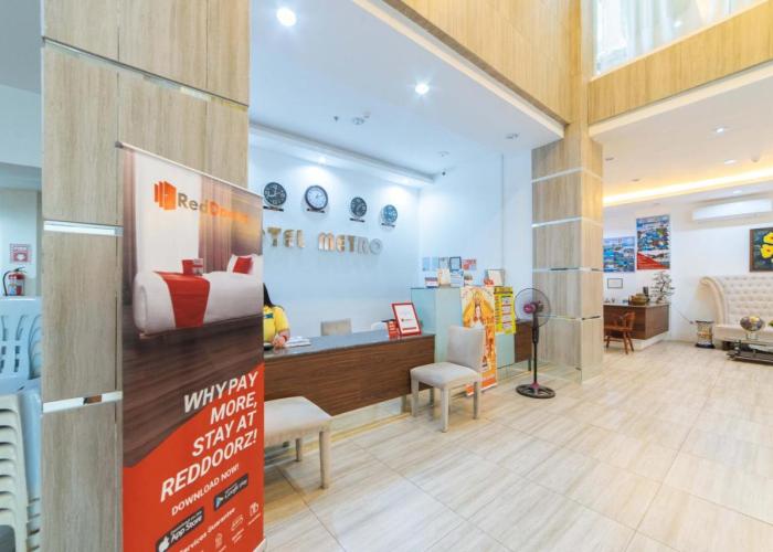 RedDoorz Plus near Gaisano Mall Kalibo - Vaccinated Staff
