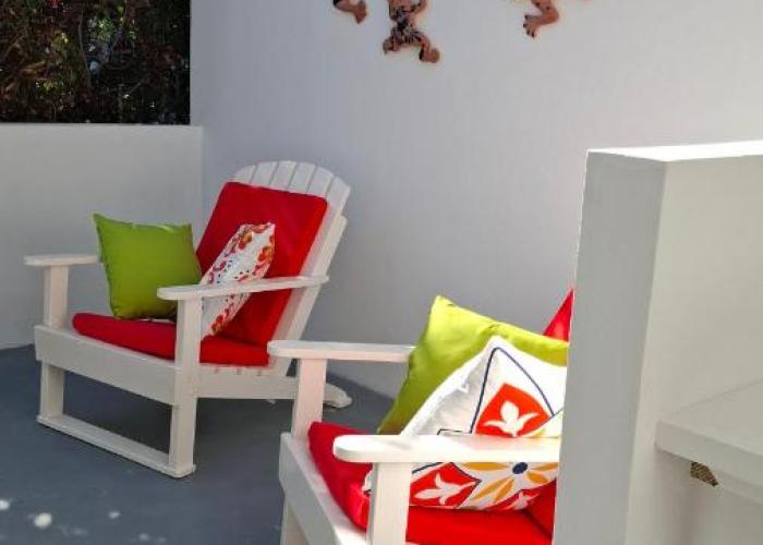 Amanda's Studios - pool and tropical garden