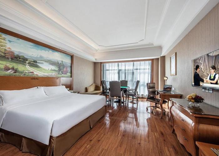 Vienna International Hotel Xinyang Yangshan New District