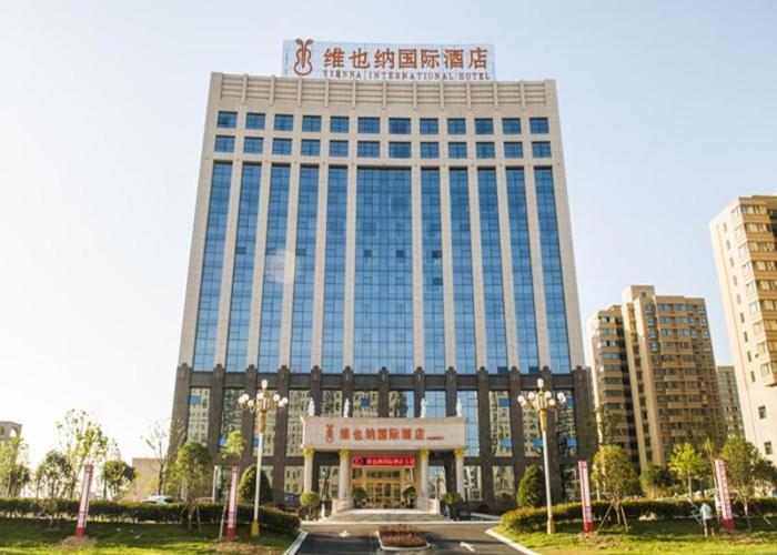 Vienna International Hotel Xinyang Yangshan New District