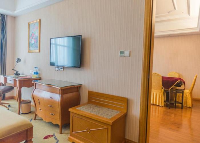 Vienna International Hotel Xinyang Yangshan New District