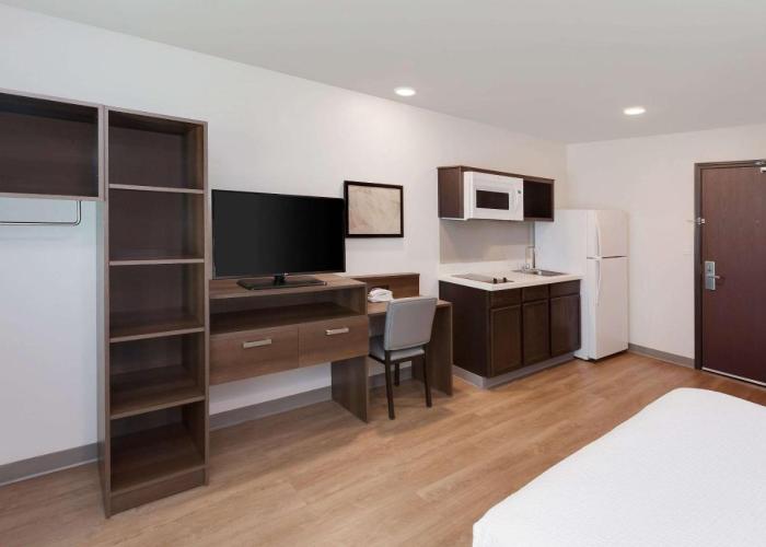 WoodSpring Suites Bakersfield