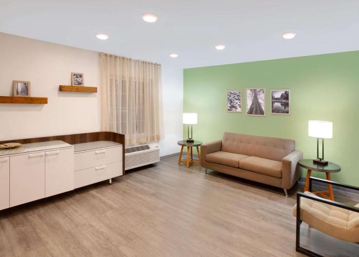 WoodSpring Suites Bakersfield