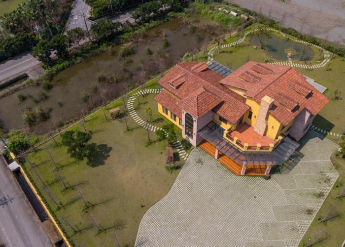 Homestays Charmole