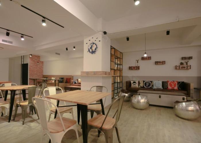 Flyinn Hostel