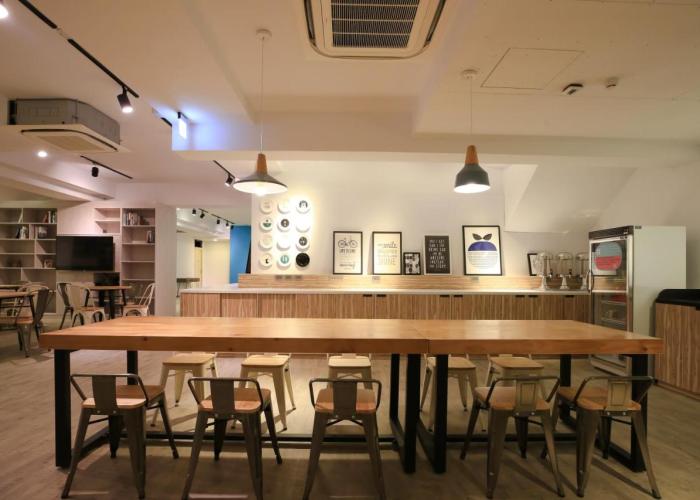 Flyinn Hostel