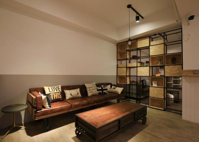 Flyinn Hostel