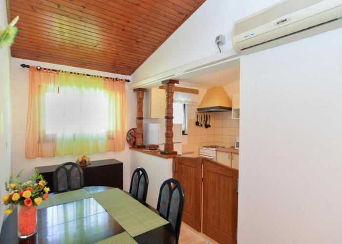 Apartments Vrcevan 811