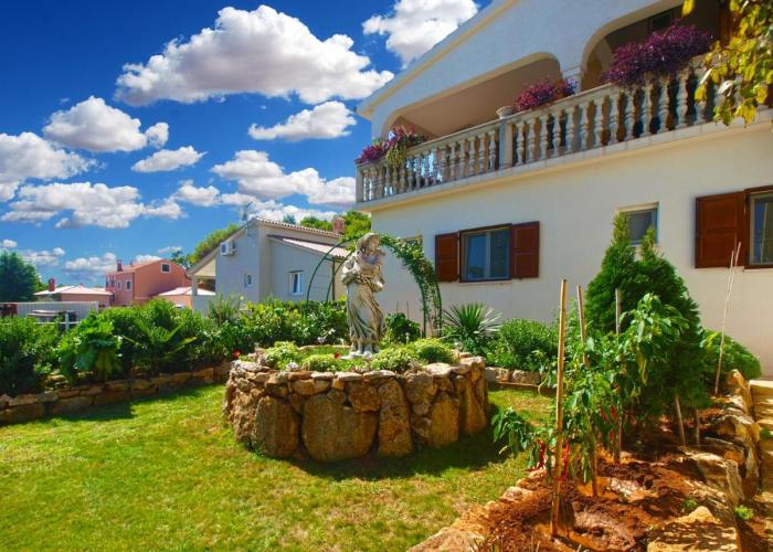 Apartments Vrcevan 811