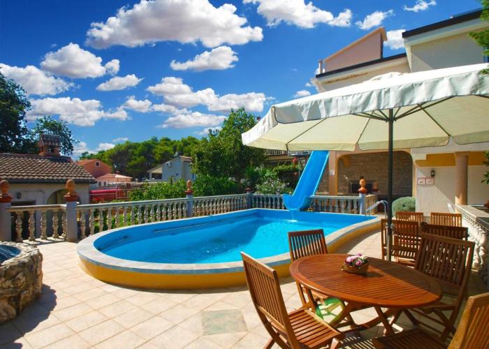 Apartments Vrcevan 811