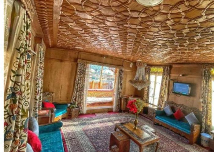 Nazneen Group Of Houseboats