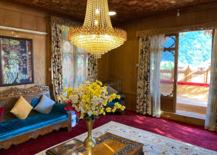 Nazneen Group Of Houseboats
