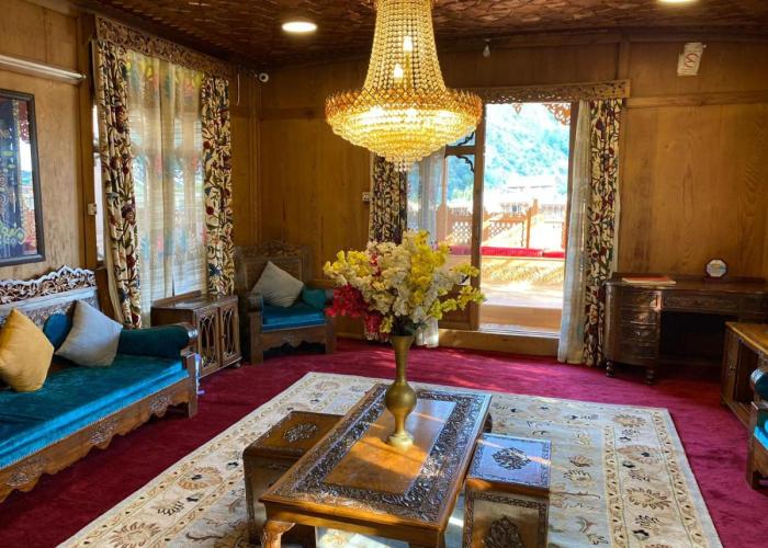 Nazneen Group Of Houseboats