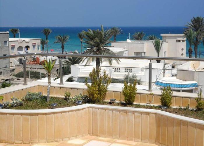 4 bedrooms appartement at Mahdia 100 m away from the beach with sea view furnished terrace and wifi