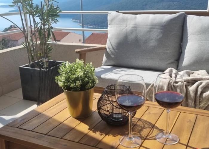 Apartment Cami -Stylish apartment with a beautiful seaview