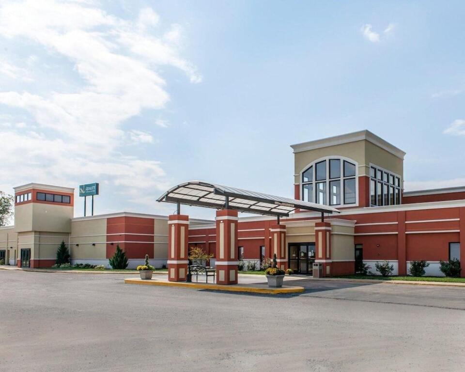 Quality Inn & Suites  Mattoon Area