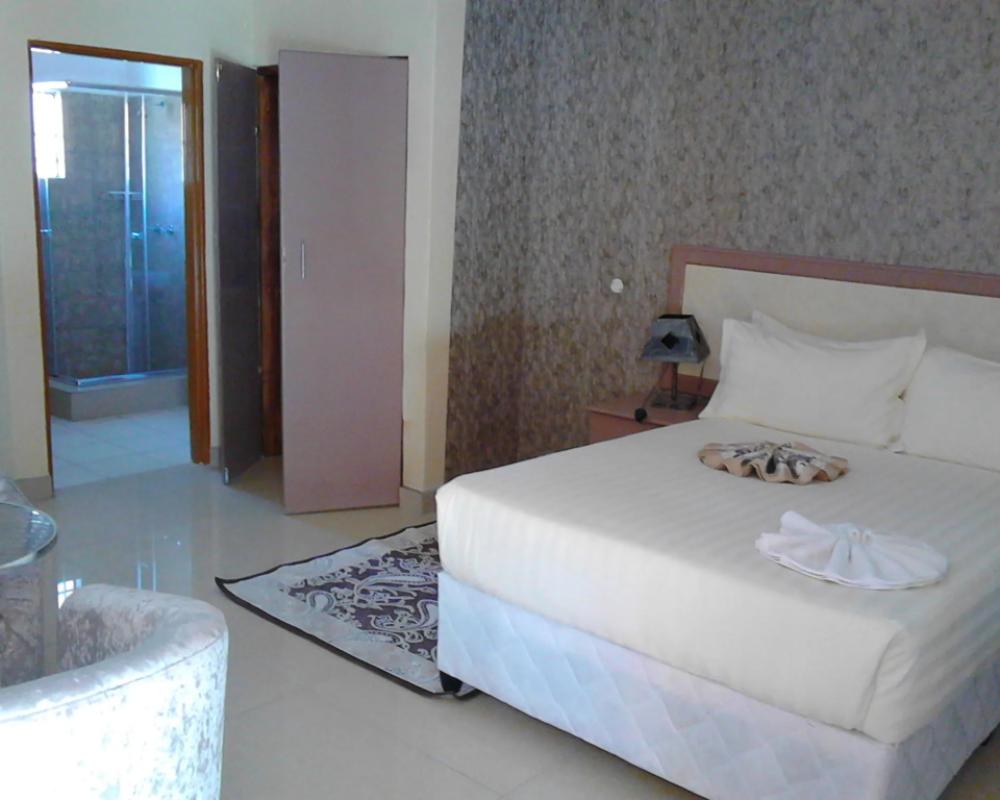 фото Pacific Conqueror Self Catering Units