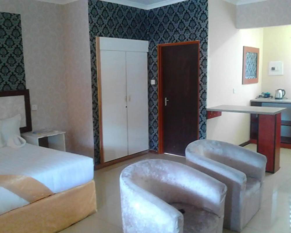 фото Pacific Conqueror Self Catering Units