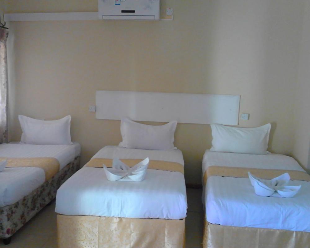 фото Pacific Conqueror Self Catering Units