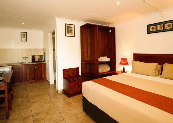 Mokoro Lodge