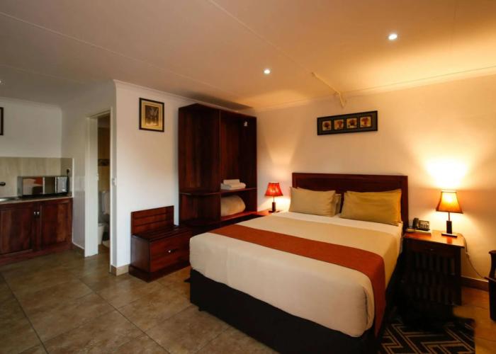 Mokoro Lodge