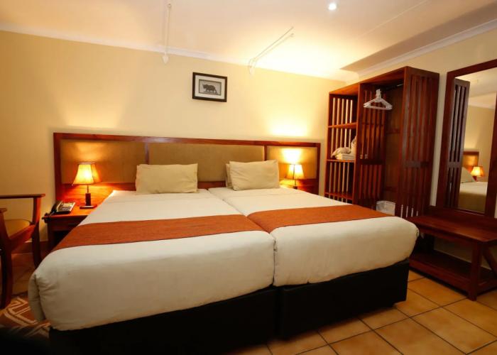 Mokoro Lodge