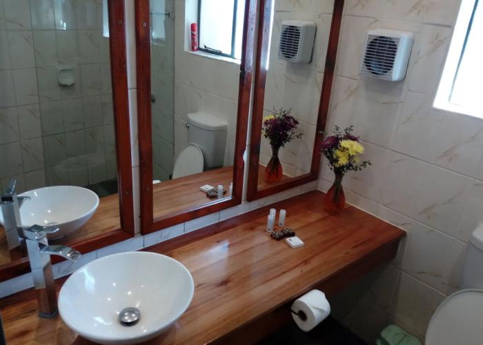 Island Safari Lodge