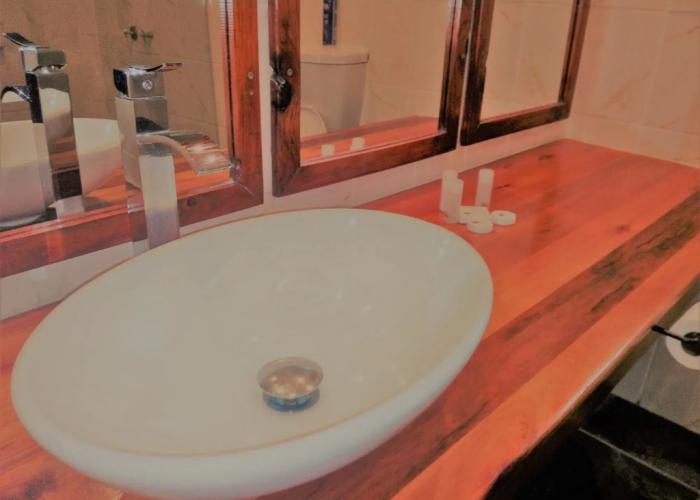 Island Safari Lodge