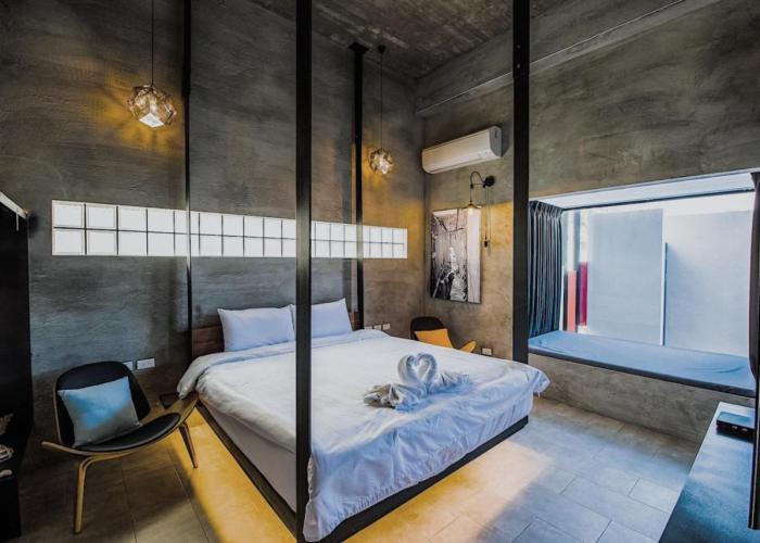 Color coral Hostel