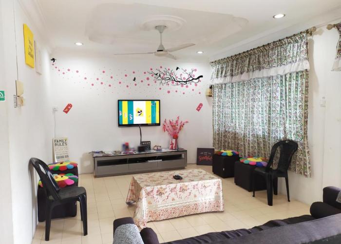 H Homestay Sibu - 500Mbps Wifi, Full Astro & Private Parking!