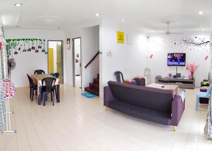 H Homestay Sibu - 500Mbps Wifi, Full Astro & Private Parking!
