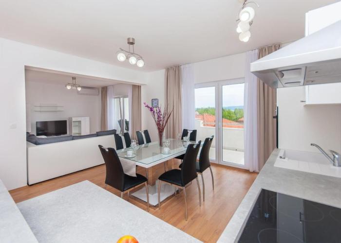 Apartman Mira- Omis