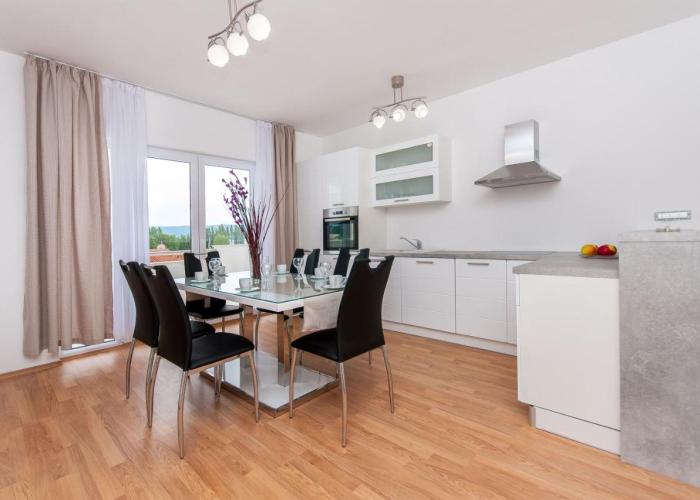 Apartman Mira- Omis