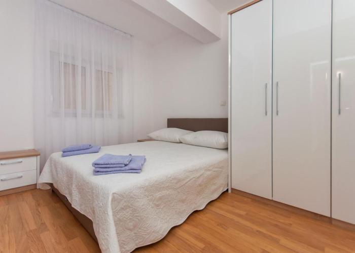 Apartman Mira- Omis