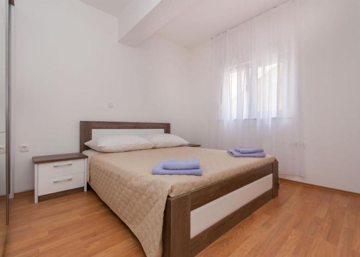 Apartman Mira- Omis